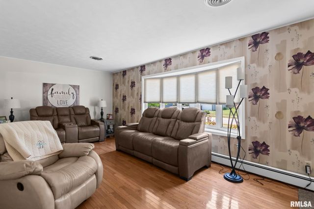 729 KENTON Boulevard, Taylorville, IL 62568