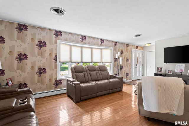 729 KENTON Boulevard, Taylorville, IL 62568