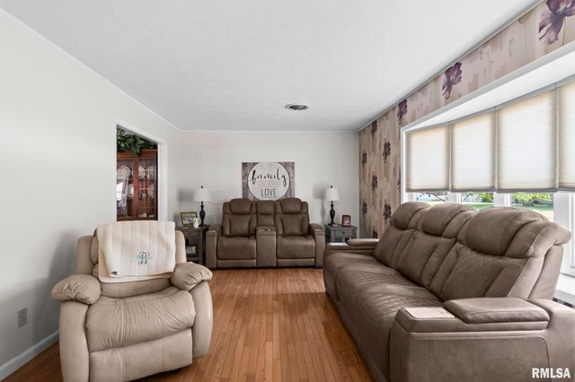 729 KENTON Boulevard, Taylorville, IL 62568