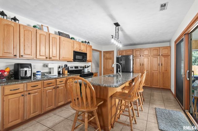 729 KENTON Boulevard, Taylorville, IL 62568