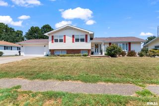 729 KENTON Boulevard, Taylorville, IL 62568