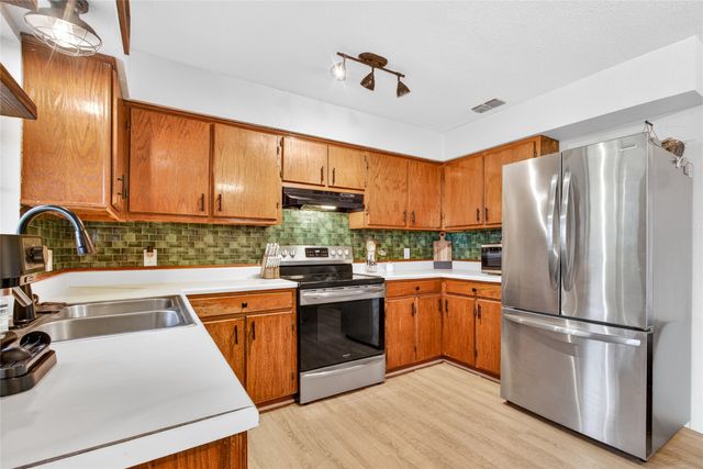 703 S College Street, Celeste, TX 75423