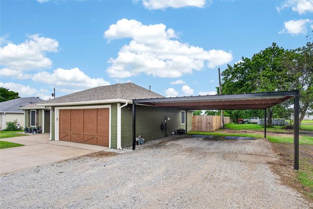 703 S College Street, Celeste, TX 75423