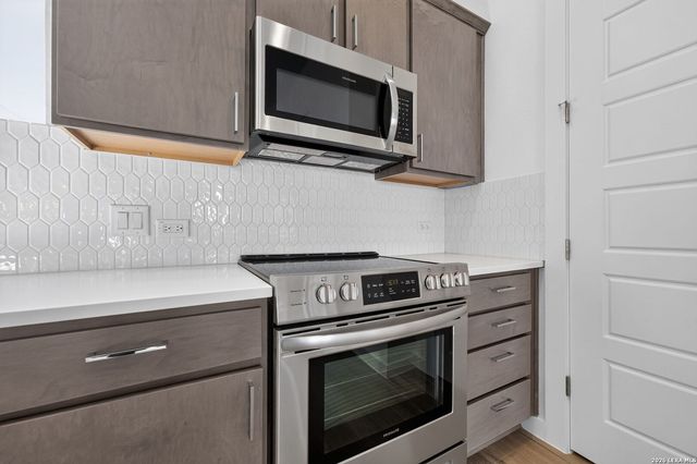1735 W Gramercy Pl Unit 301, San Antonio, TX 78201