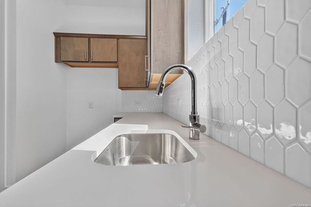 1735 W Gramercy Pl Unit 301, San Antonio, TX 78201