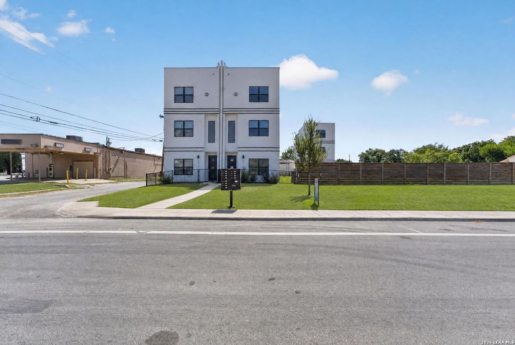 1735 W Gramercy Pl Unit 301, San Antonio, TX 78201