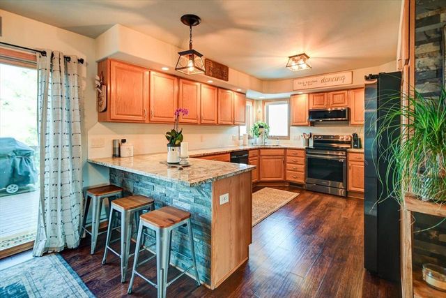 374 N Heatherstone Drive, Sun Prairie, WI 53590