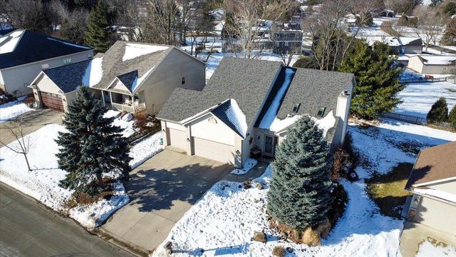 374 N Heatherstone Drive, Sun Prairie, WI 53590