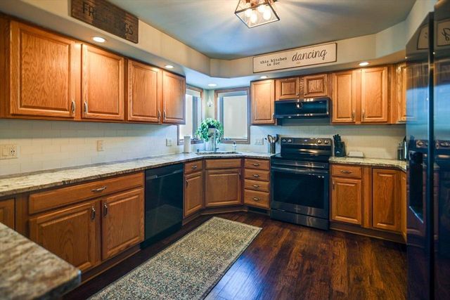 374 N Heatherstone Drive, Sun Prairie, WI 53590