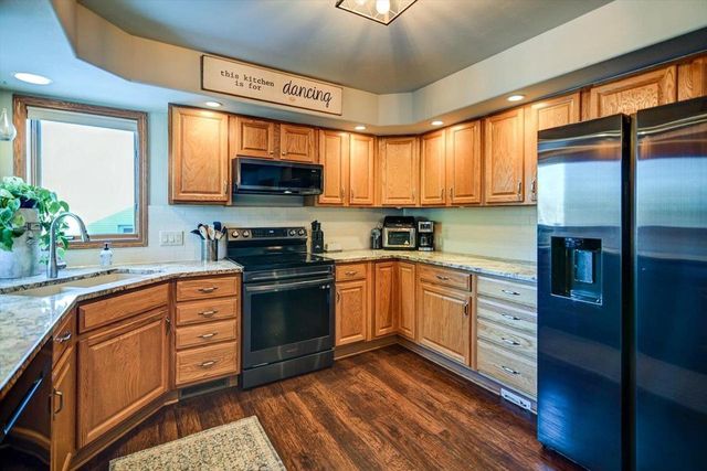 374 N Heatherstone Drive, Sun Prairie, WI 53590