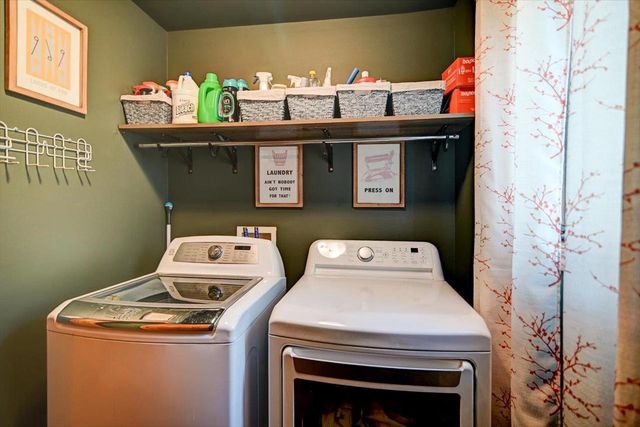 374 N Heatherstone Drive, Sun Prairie, WI 53590