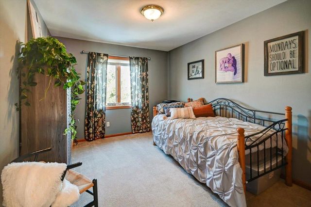 374 N Heatherstone Drive, Sun Prairie, WI 53590