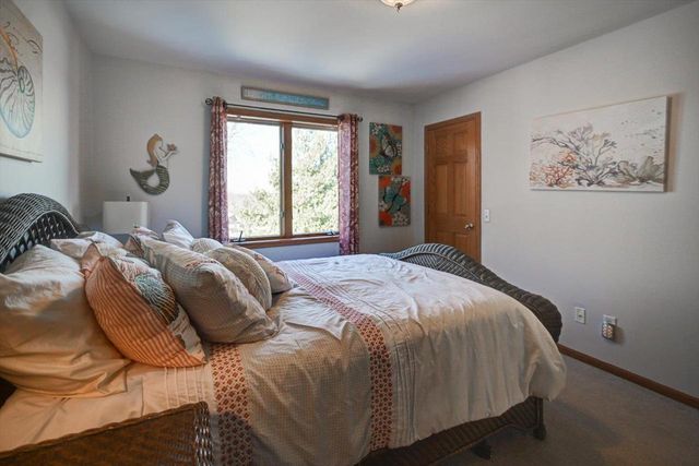 374 N Heatherstone Drive, Sun Prairie, WI 53590