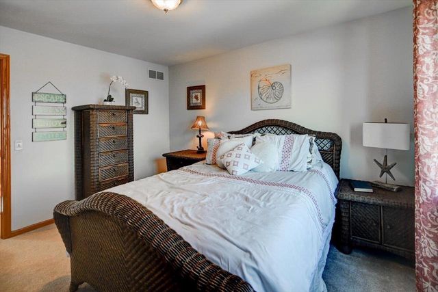 374 N Heatherstone Drive, Sun Prairie, WI 53590