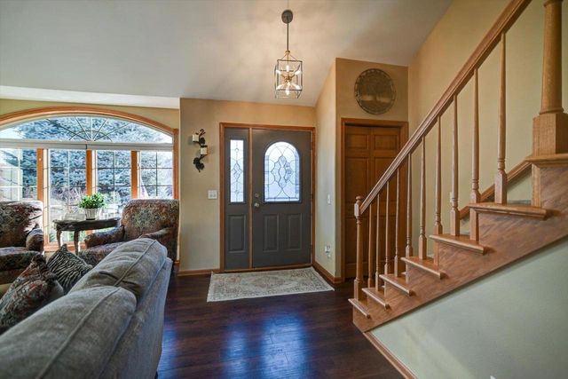 374 N Heatherstone Drive, Sun Prairie, WI 53590