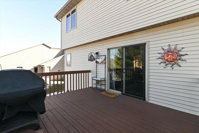 374 N Heatherstone Drive, Sun Prairie, WI 53590