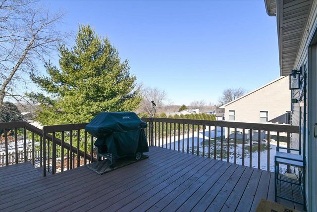 374 N Heatherstone Drive, Sun Prairie, WI 53590