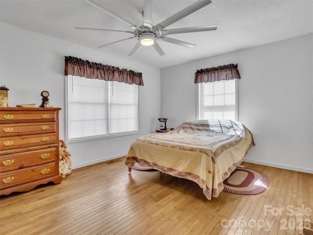 39 Millard Cove Road, Leicester, NC 28748