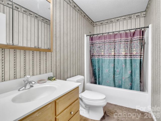 39 Millard Cove Road, Leicester, NC 28748