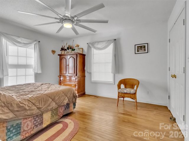 39 Millard Cove Road, Leicester, NC 28748