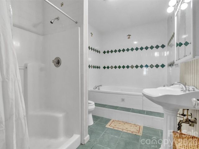 39 Millard Cove Road, Leicester, NC 28748