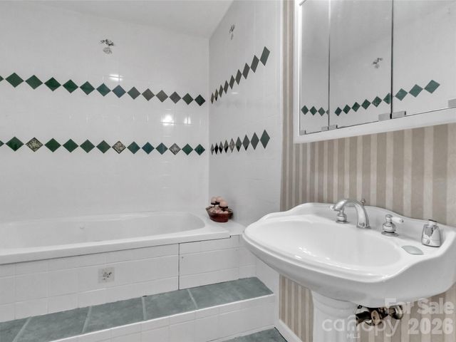 39 Millard Cove Road, Leicester, NC 28748