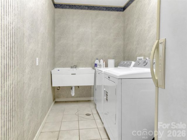 39 Millard Cove Road, Leicester, NC 28748