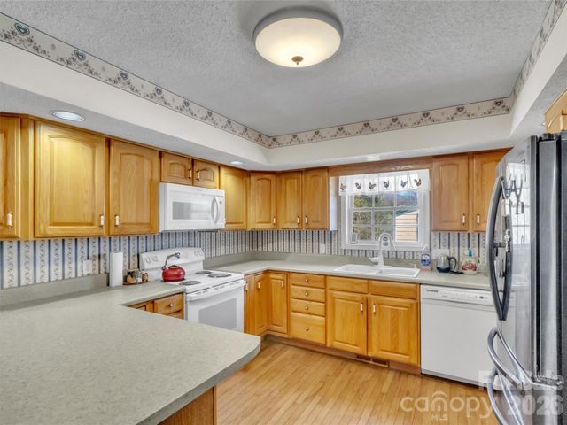 39 Millard Cove Road, Leicester, NC 28748