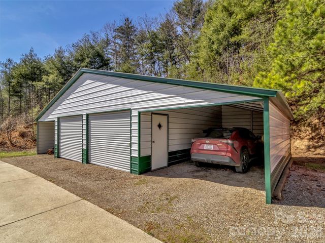 39 Millard Cove Road, Leicester, NC 28748