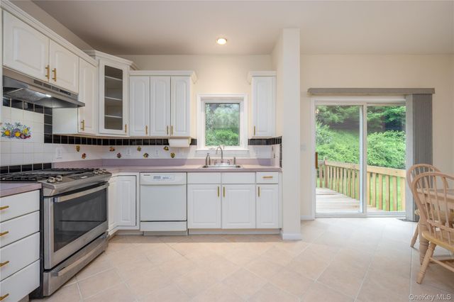 138 Foltim Way, Congers, NY 10920