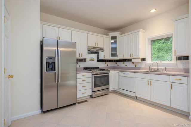 138 Foltim Way, Congers, NY 10920