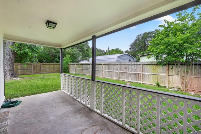 2301 7th Avenue N, Texas City, TX 77590