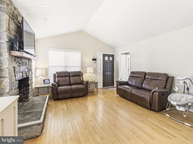 35566 GOLF COURSE DR, Mechanicsville, MD 20659