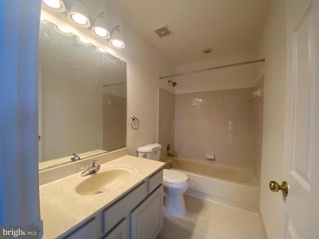 13400 FOUNTAIN CLUB DR, Germantown, MD 20874