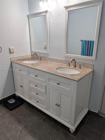 8176 Pine Cir, Tamarac, FL 33321