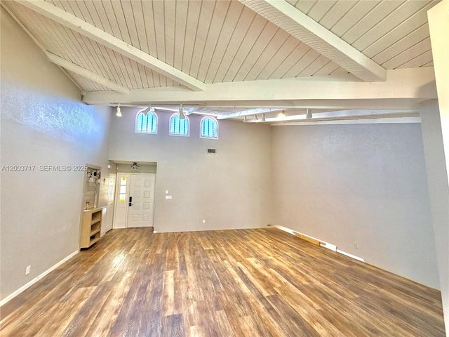 8176 Pine Cir, Tamarac, FL 33321