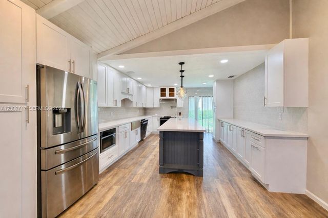 8176 Pine Cir, Tamarac, FL 33321