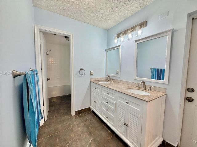 8176 Pine Cir, Tamarac, FL 33321