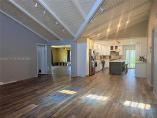 8176 Pine Cir, Tamarac, FL 33321