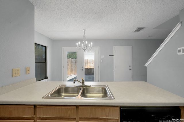 8907 Breezefield, San Antonio, TX 78240