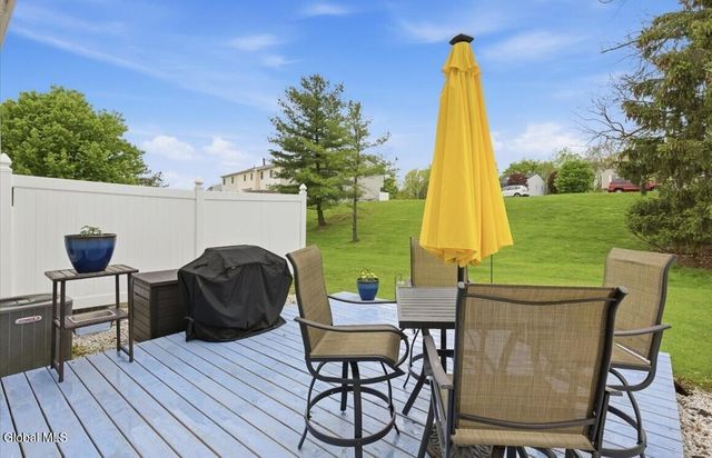 126 Bridgewood Lane, Watervliet, NY 12189
