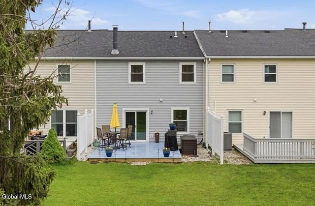 126 Bridgewood Lane, Watervliet, NY 12189