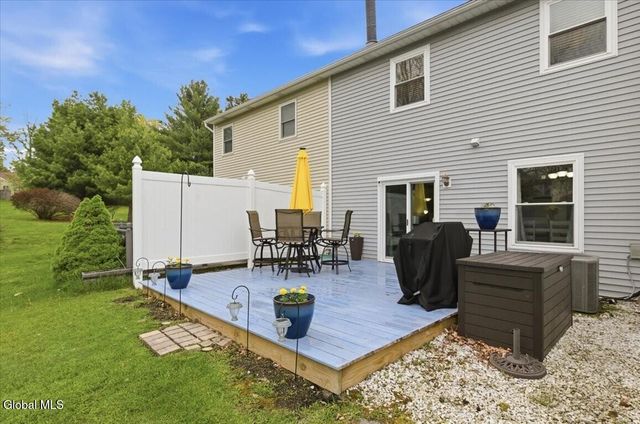 126 Bridgewood Lane, Watervliet, NY 12189