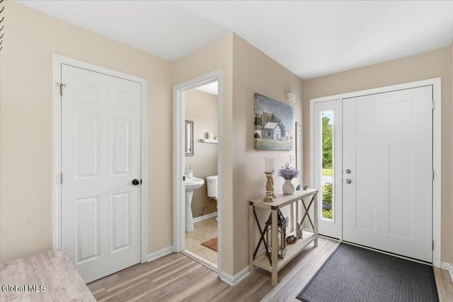 126 Bridgewood Lane, Watervliet, NY 12189