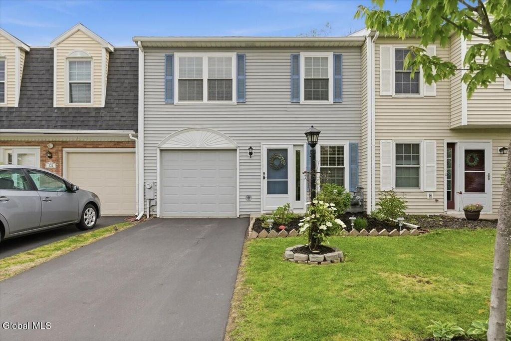 126 Bridgewood Lane, Watervliet, NY 12189