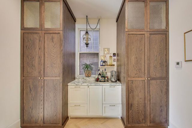 1951 W Evergreen Avenue, Chicago, IL 60622