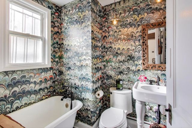 1951 W Evergreen Avenue, Chicago, IL 60622