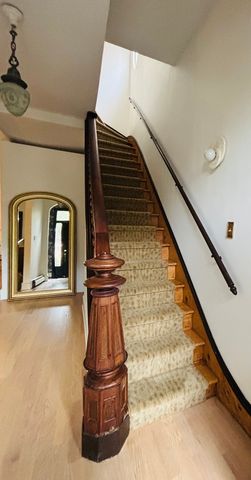 1951 W Evergreen Avenue, Chicago, IL 60622