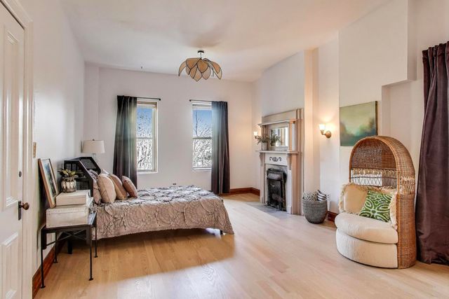 1951 W Evergreen Avenue, Chicago, IL 60622