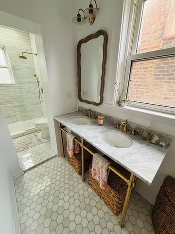 1951 W Evergreen Avenue, Chicago, IL 60622